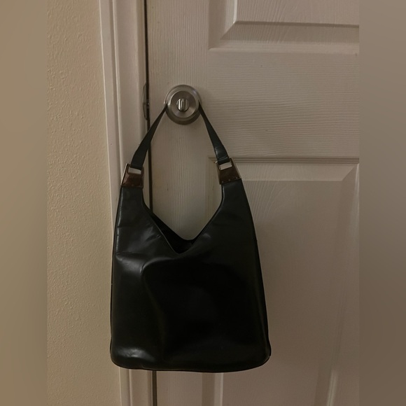 Elegant Black Leather Shoulder Bag - Picture 2 of 9